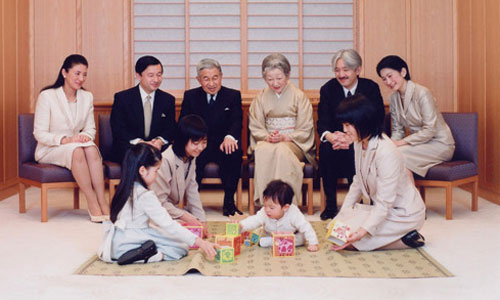 日本皇室发布新版全家福
