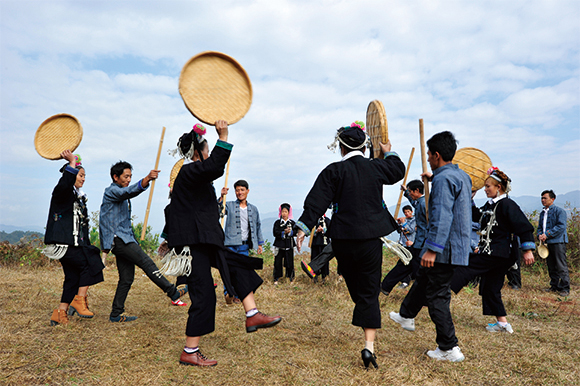 多彩红河 沾着乡土味的哈尼歌舞