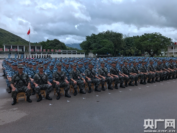 第十三届香港青少年军事夏必一运动官网令营开幕 500名香港青年开启军营体验活动(图3)