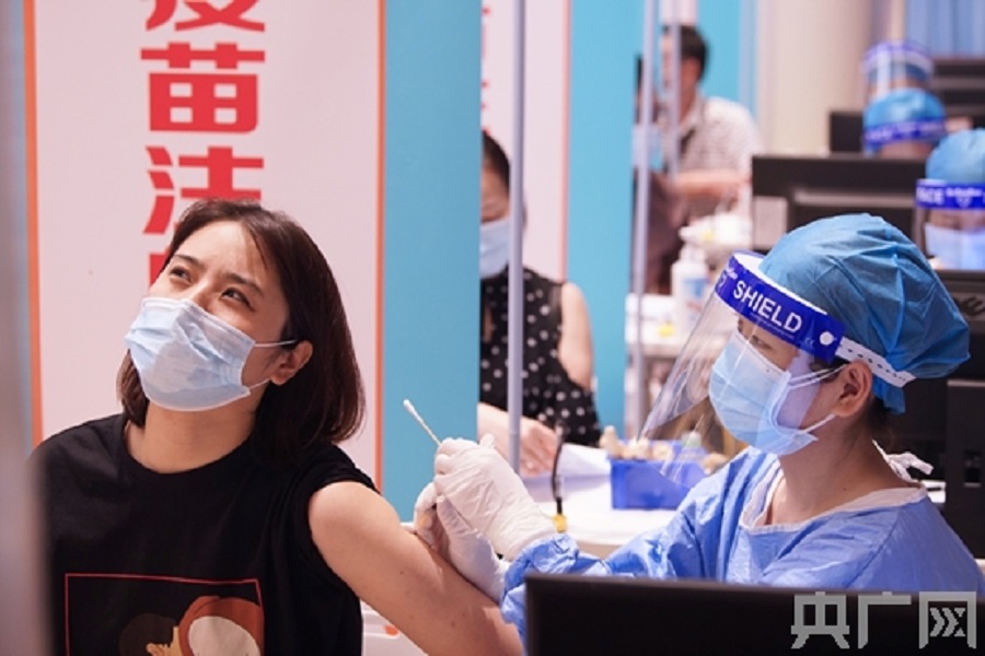 广州全面放开新冠疫苗接种 多图直击荔湾最大疫苗接种点