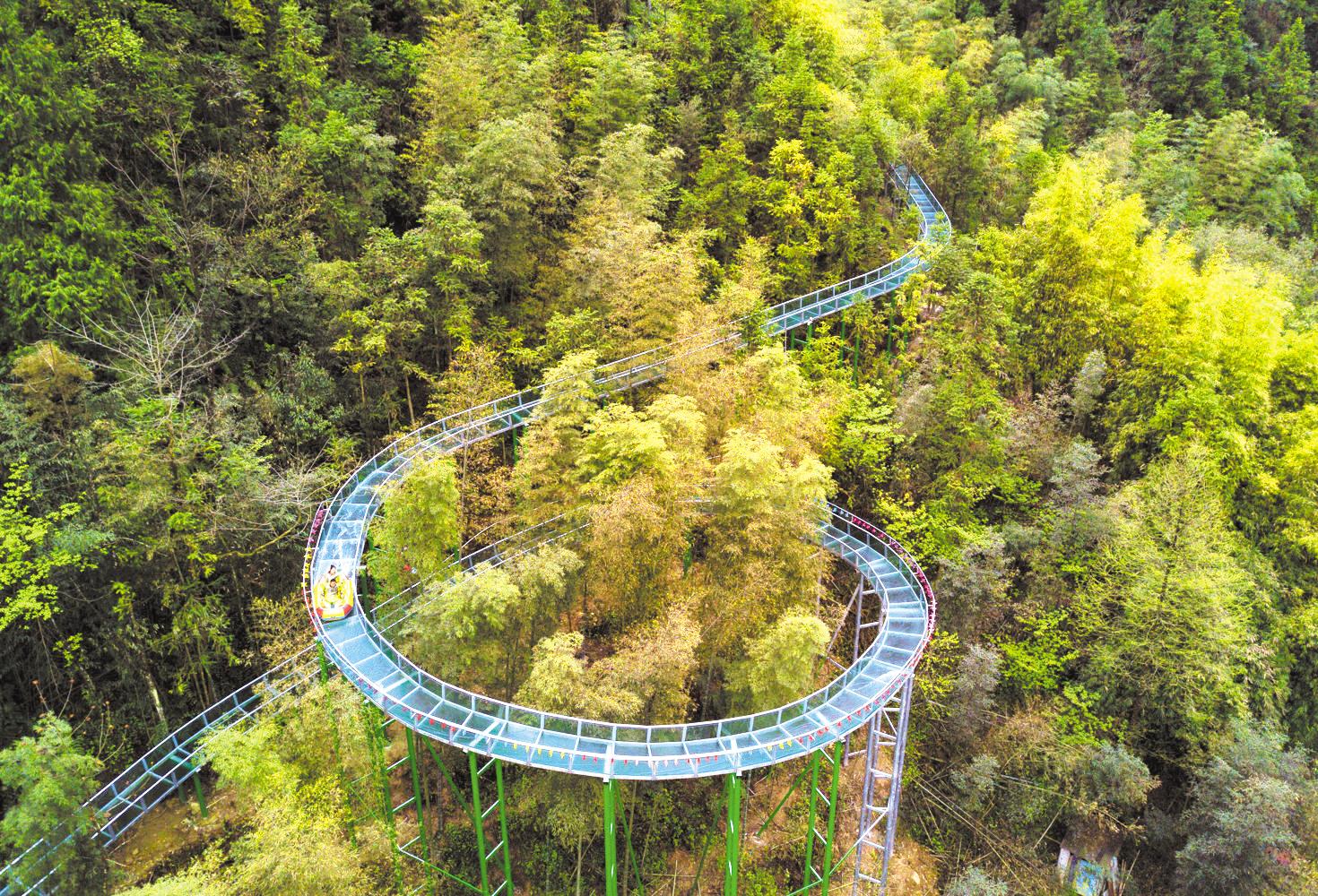 秭归山泉滑道漂流迎客