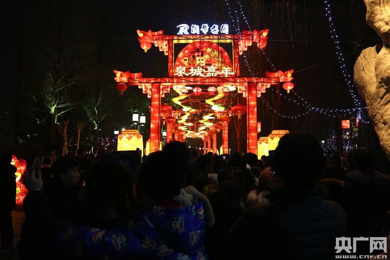 镜头| 趵突泉迎春花灯会:穿越人海只为见你一面(视频)