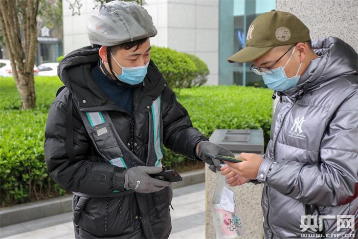 复工复产进行时丨滴滴在21城上线跑腿服务 代驾司机变身跑腿小哥