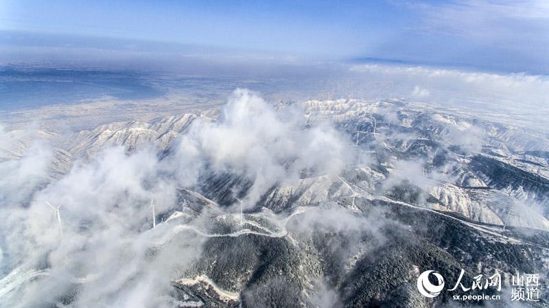 山西中条山:雪后现壮观云海雾凇景观 宛若画卷