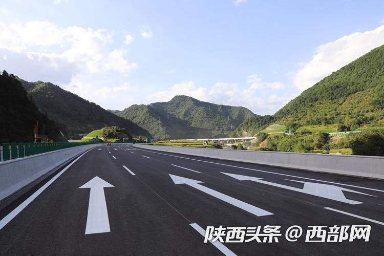 宝鸡至坪坎高速完成路面工程施工 9月通车