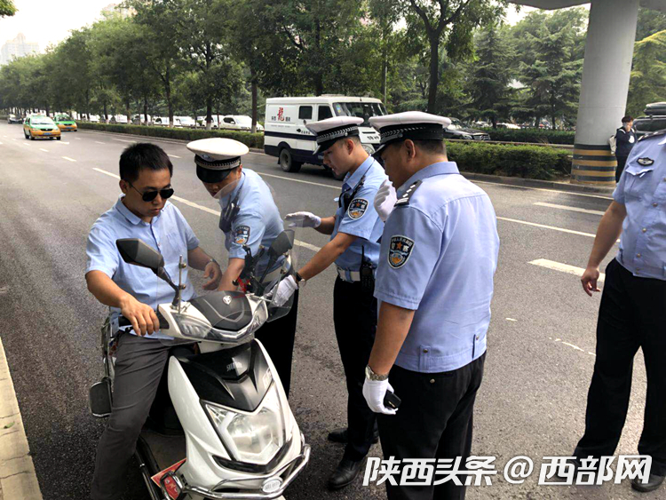 西安将严打"黑摩的 行人非机动车上桥下隧要受罚