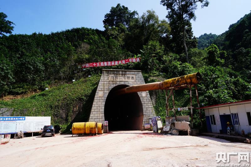 待全线建成通车后,云南昆明至西双版纳傣族自治州景洪市仅需3小时左右