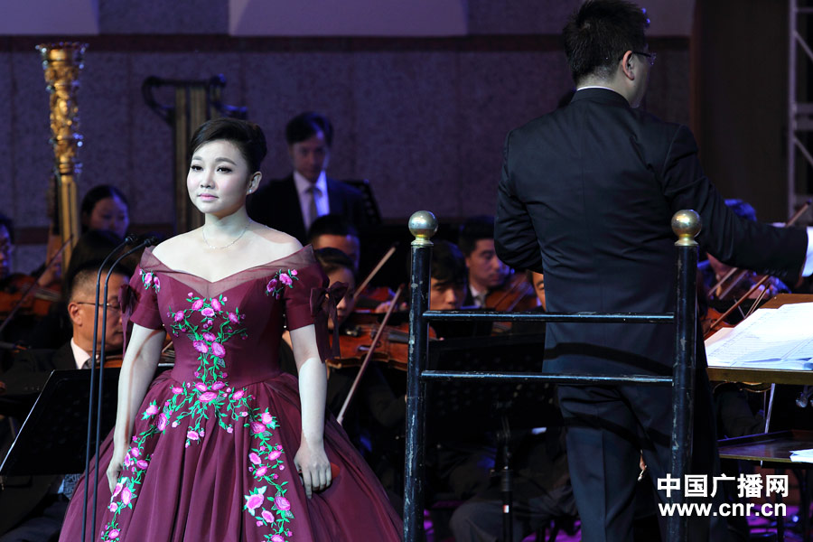中国爱乐乐团专场音乐会王莉演唱《细雨长歌》